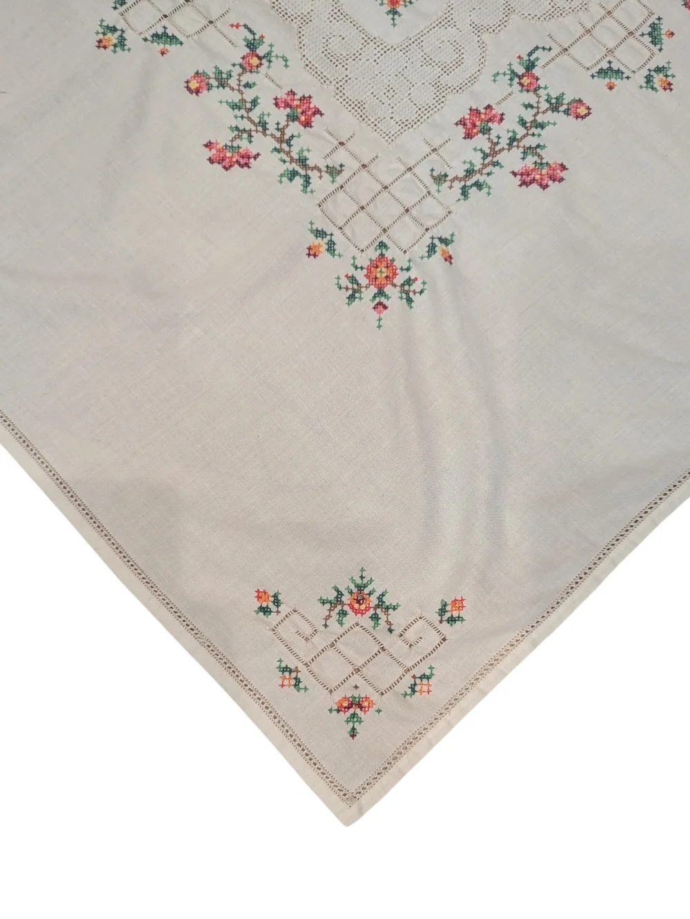 VTG Off White* Square Floral Embroidered Cross Stitch Table Cloth Topper 33